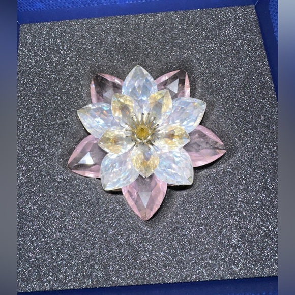 Swarovski Water Lily Rosaline Flower - Picture 5 of 11